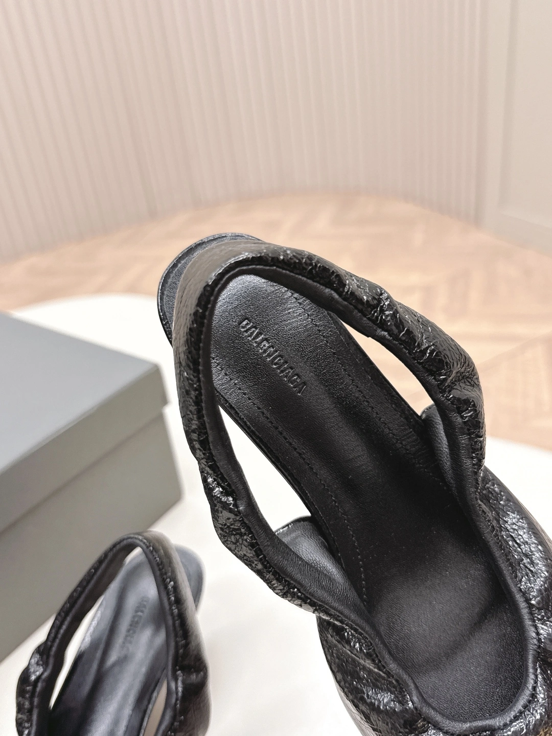 COCO-- 218593i161 818870WBD4T1080 Heel height：4.5CM cowhide sheepskin item:E-X158E1425W
